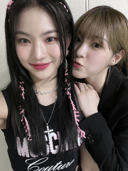 ISA (STAYC) &amp; ChaeHyun (Kep1er) - Selcas