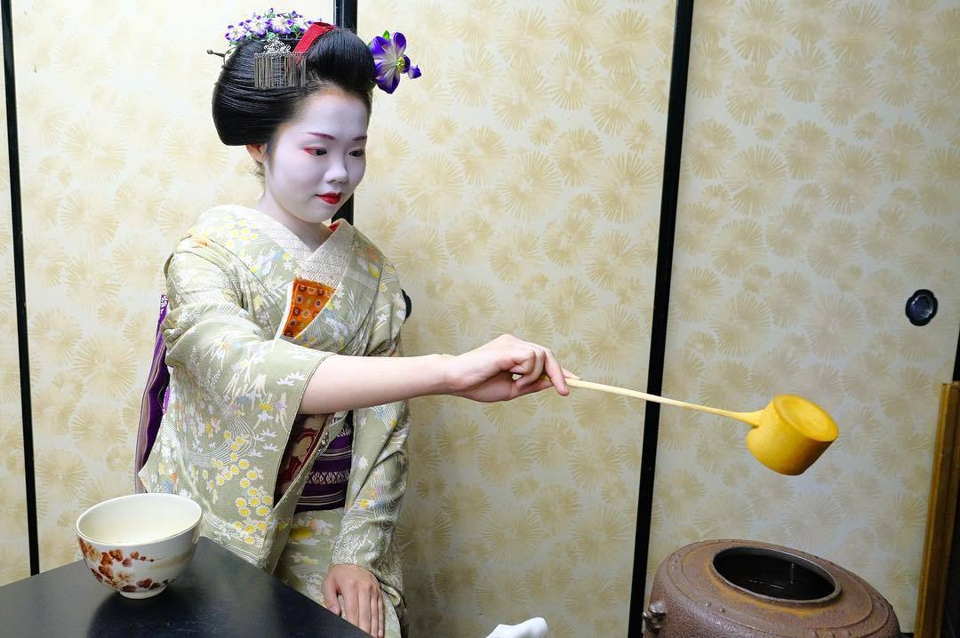 geisha-kai:  September 2016: maiko Umechie as a host of a tea ceremony by   h.ishibashi1001 on
