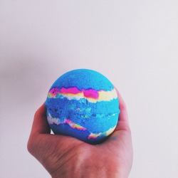 raavynndigital:  decemberswan:  intergalactic bathbomb   OK but where can I get this?  The next time Tinder Doctor is in town, I am MAKING him take me on a Lush shopping spree. I don&rsquo;t even own a bathtub. 😇😇😂😂