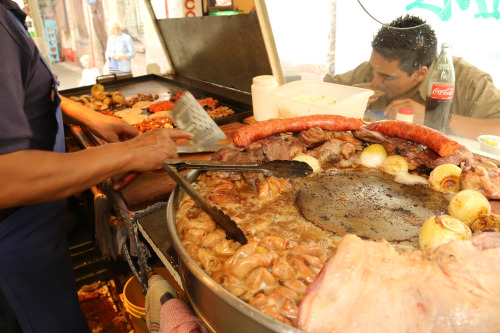 roundmexico:  Mexico City taco stand.