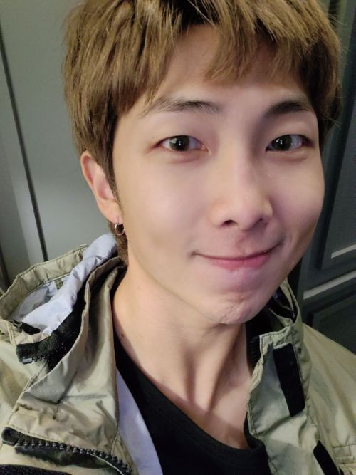 bts-weverse-trans: 201109 Namjoon’s Weverse Post쁘이 V (T/N: “V” as in “peace sign”. Said cutely)Trans