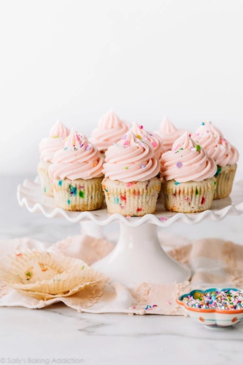 fullcravings: Confetti Sprinkle Cupcakes