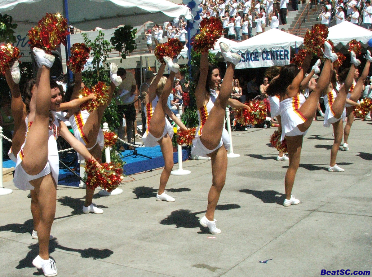 Usc football cheerleader