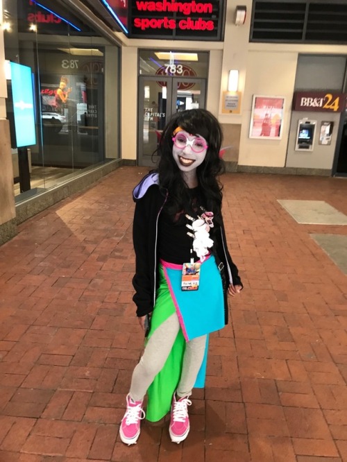 reiayanamismom: Awesomecon 2018 part 11 I’m that rose!!
