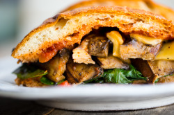 vegan-yums:    Mushroom Marinara Melt Sandwich