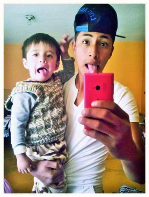 cdmxblr:  Andres A. Un chico de 19 años, tambien tiene novia y se calienta con solo ver unas tetas. 😈