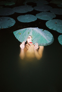 hatchetandtom:Ren Hang - http://renhang.org