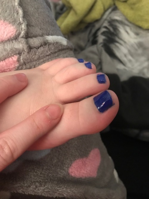 ellessexyfeet:Getting them ready for me
