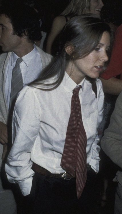 Theorganasolo:carrie Fisher In A Suit