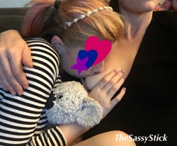 nordicfairy: thesassystick:  Mommy Paci always calms down a fussy @lil-baby-sprout 