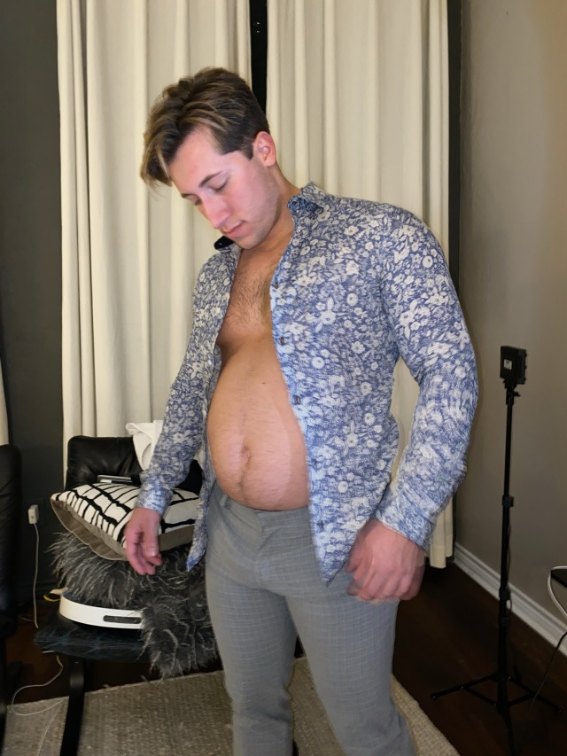 thic-as-thieves:Damn, looks like I won’t even get a chance to wear these new dress clothes to my buddies wedding next month&hellip;this belly and ass are growing outta control! 😅  And wait until you see the part 3 roommate role play video where Roman