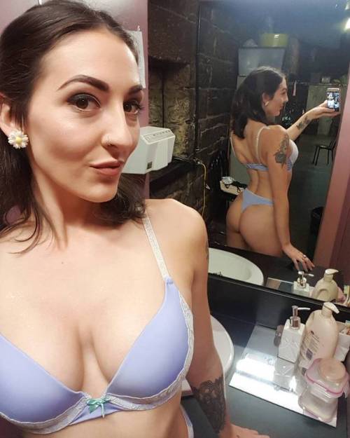 Porn photo stripper-locker-room:  https://www.instagram.com/luna_star_child/