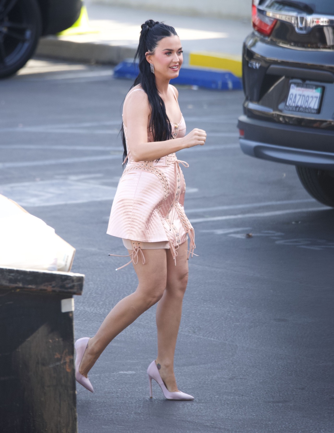 katy-perry-leg-show: