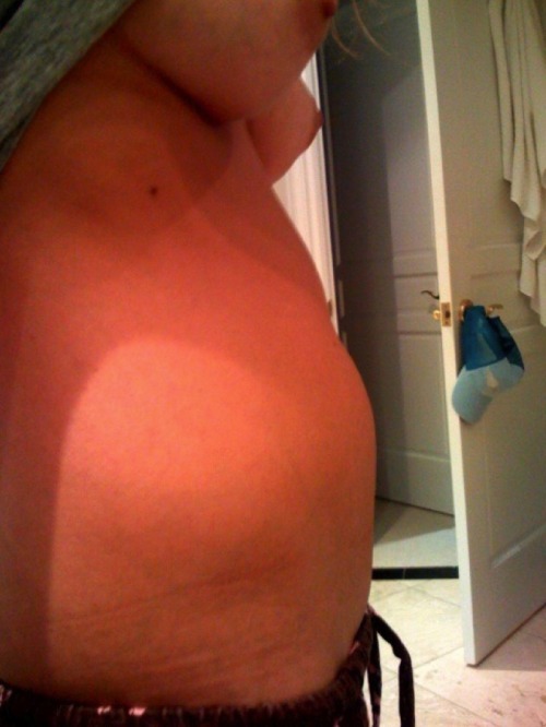 000bleh:  celebssucker:  Jessica Alba leaked pics - pregnant and baring tits  :)