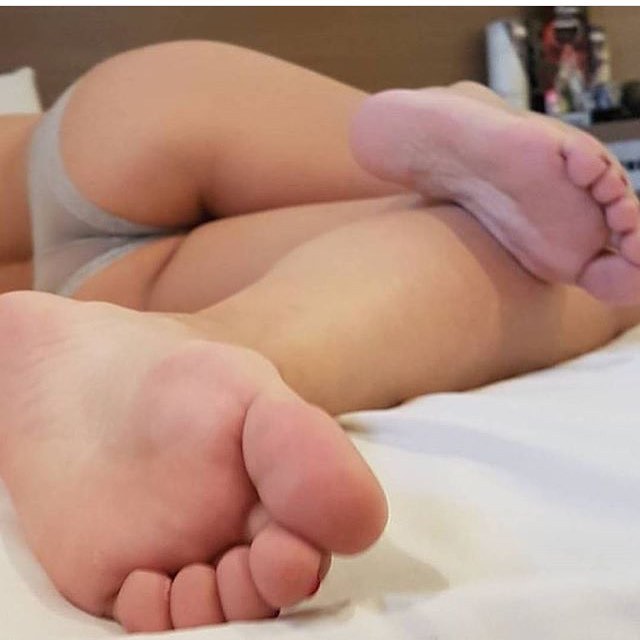 jfc223:  @wifeetish #pies #pied #pieds #piedini #pés #pezinhos #pesfemininos #feet