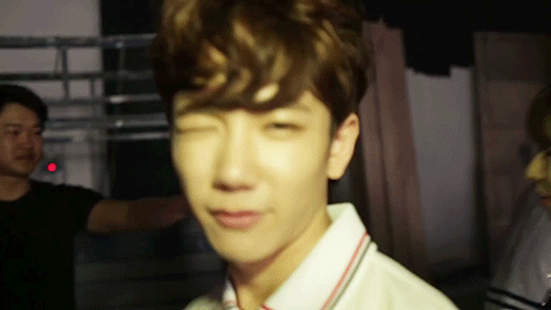 saekkisongarak:  High4 - Baby Boy MV Making - Myunghan winking ^^