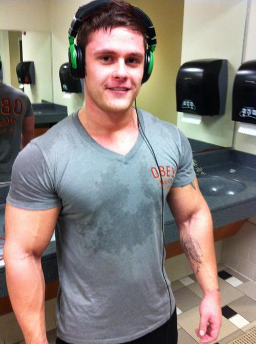 thorspage:  WHAT A HOTTIE….WOOF WOOF !!!!!!!!! Thor’s Page