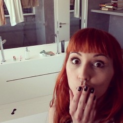 neveraboveneverbelow:  I have a bath tube in my room *-* envy meeee #suicidegirlsportugal