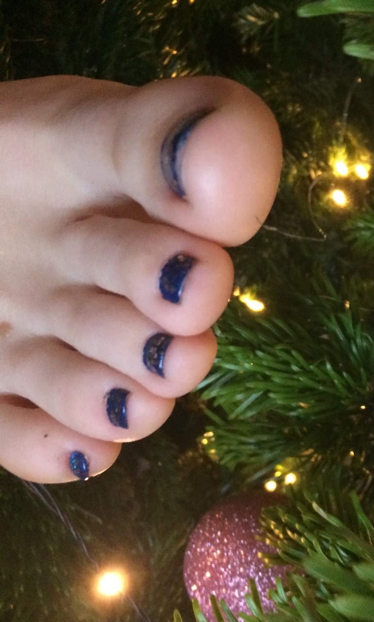 feetgirly86:  Suck them 👣🎄