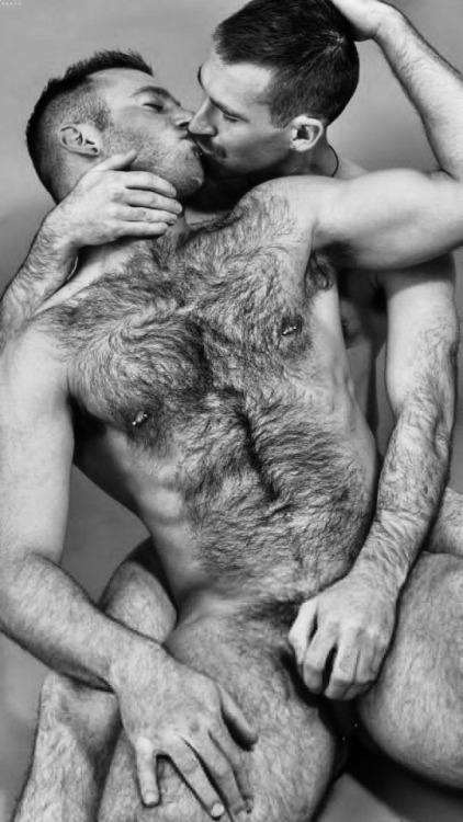 lexa-0706:hairy-gay-blog:scsitek:brutally-gentlemen:Woof yummy Geiler behaarter Kerl