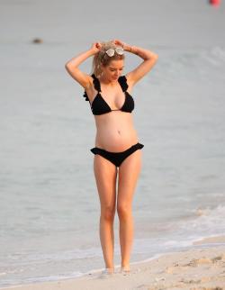 Helen Flanagan Pregnant Bikini Photos