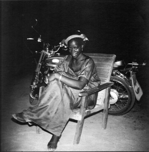 Femme assise circa 1960 by Mory Bamba, Mali