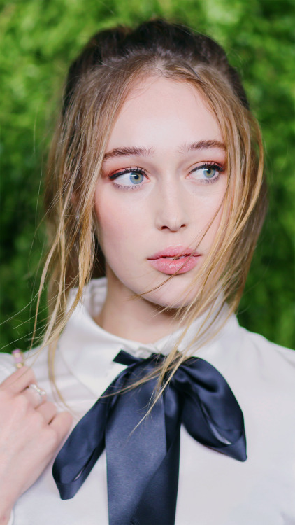 celebritiesandmovies: Alycia Debnam-Carey Lockscreens