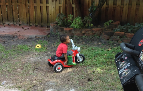 bvsedjesus:  LOL my nephews bike lost its charge & hes completely given up on life