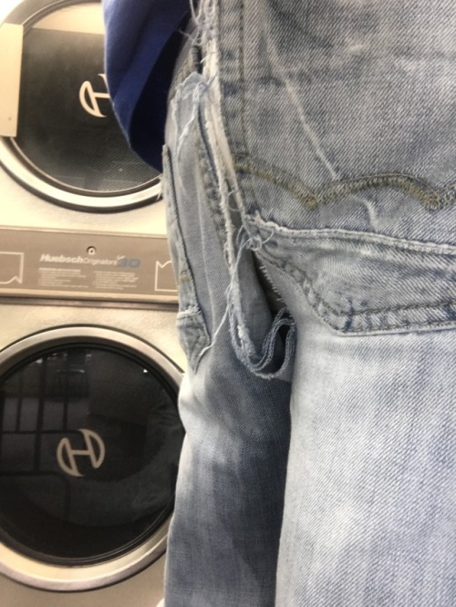 tcsev6:At the laundromat again. Pissed my porn pictures