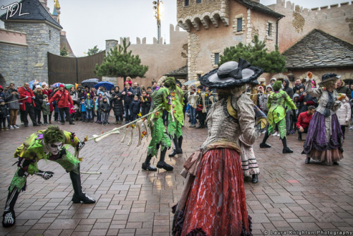 Mickey&rsquo;s Halloween Celebration Cavalcade! https://flic.kr/p/2ancVNN by Laura Knighton / ThatDi