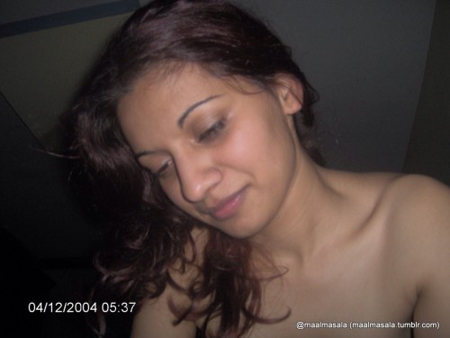 XXX maalmasala:  Indian teen Sarika sucks bf photo