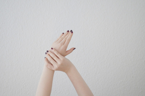creeptum:  nothingspooky:  lost soul by postalies on Flickr.  my hands :):) 