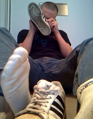 hotdamnsocks:  sockssneakersfeet:SOCKS, FEET &amp; SNEAKERS - IV  Yes