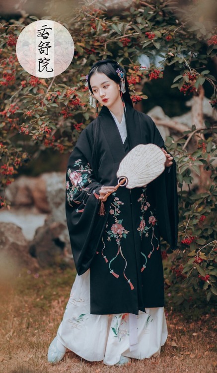 Traditional Chinese hanfu by 云舒院