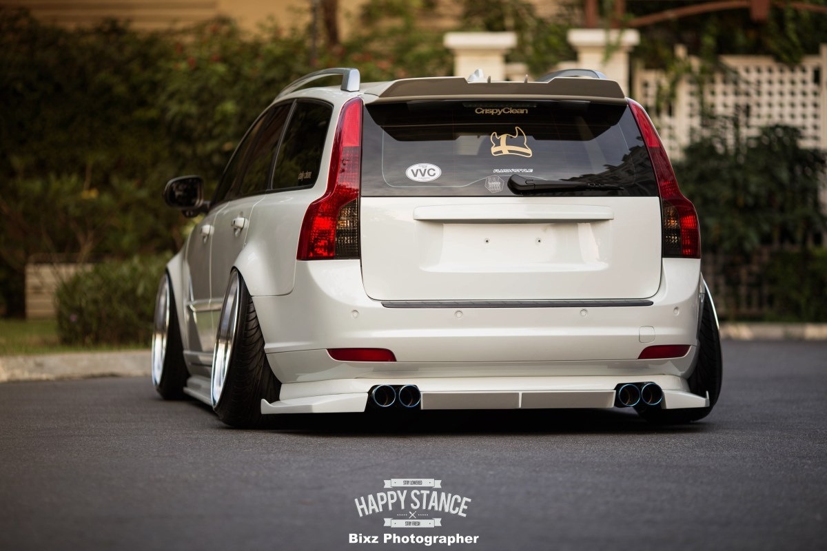 swedmet:  Absolutely insane, super clean, static V50 sitting on 20”x10” x10.5”
