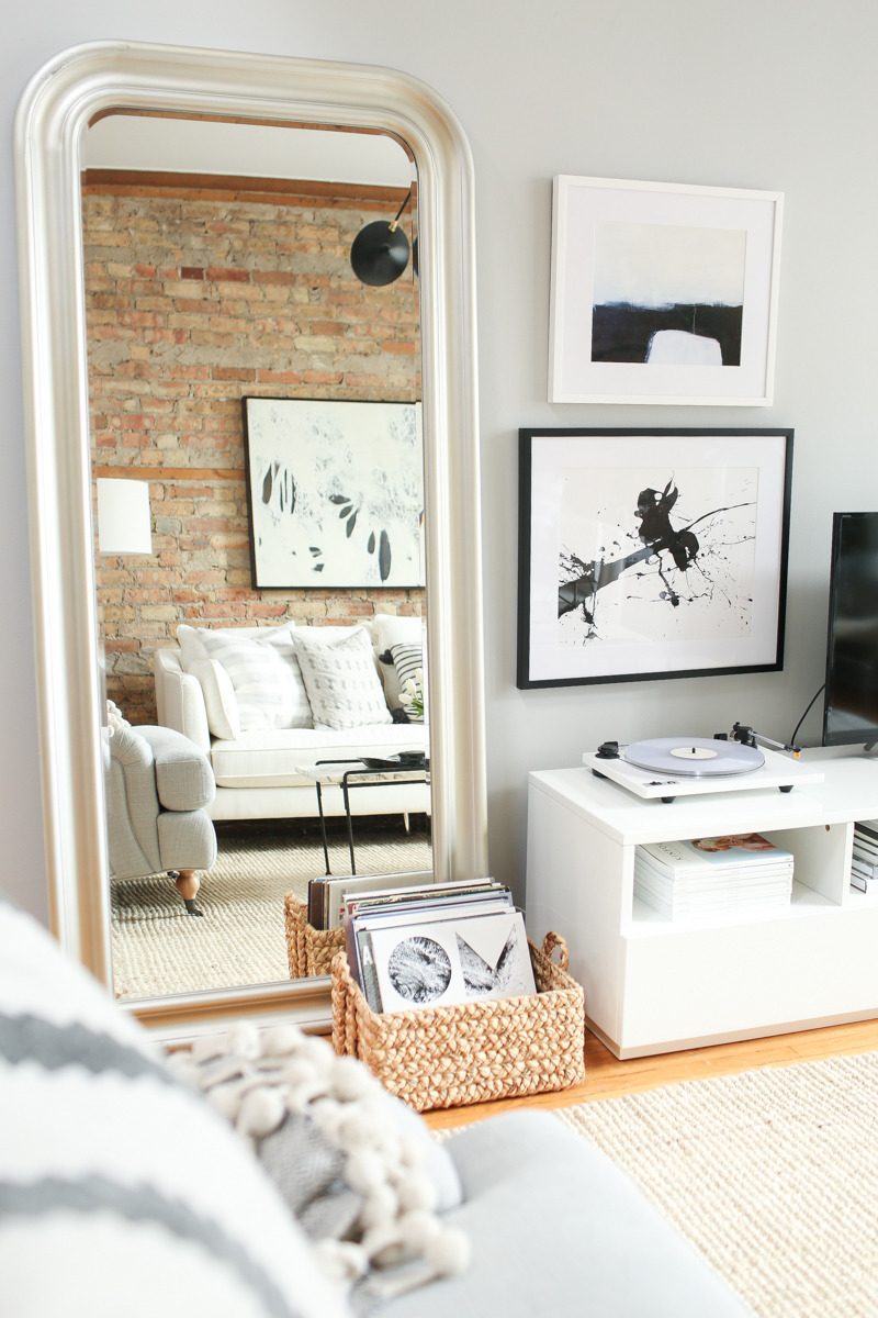 gravityhome:  Chicago home of The Everygirl co-founder Danielle Mossgravityhomeblog.com