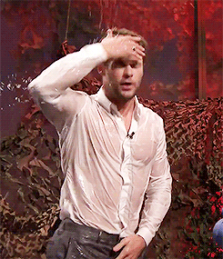 thoresque:  Water War with Chris Hemsworth [link] 