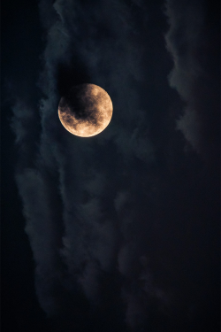 atraversso:  Moon  by Filippo 