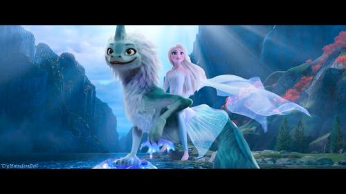 I was suddenly in the mood to make a fake screenshot using Sisu and Elsa.  You can see me making thi