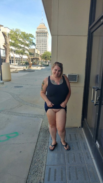jaydiesel79:Downtown Fresno pussy flashing