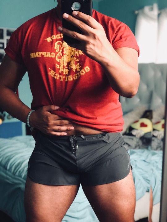 pastel-pussyy:  Thicker than a Snicker 