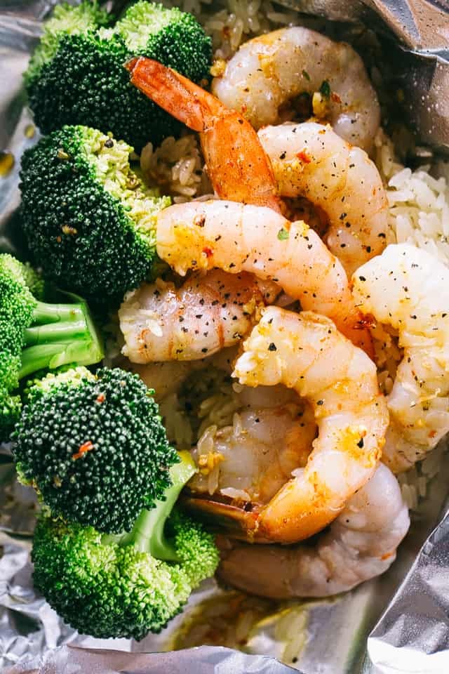 foodffs:  Shrimp Foil Packets with Broccoli and RiceFollow for recipesGet your FoodFfs