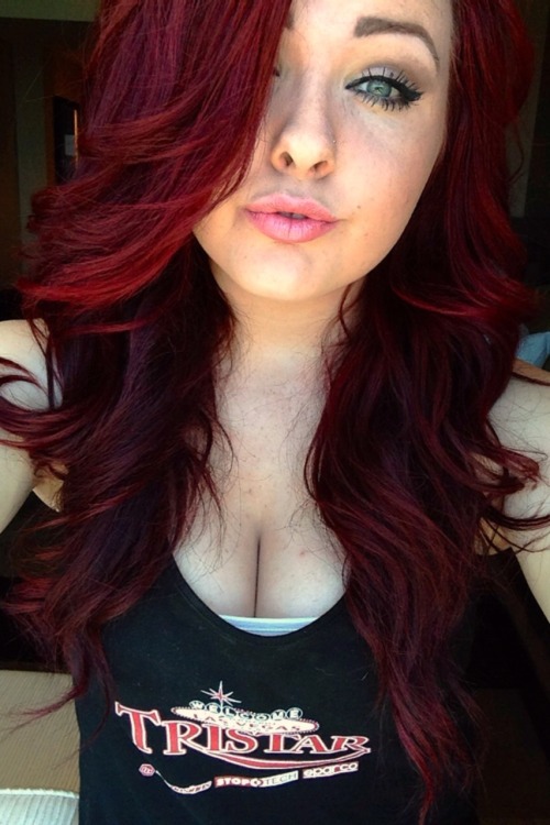 chvrizard:  Other picture got deleted so hi I’m still keeping it down in Vegas 💁