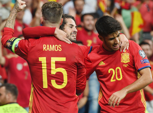 madridistaforever - Isco celebrates with Ramos and Asensio after...