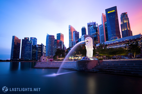 EXIF: 18mm, f/5.6, 343 secs, ISO 100. Time: 19:17 on 2 July 2021. Location: Merlion Viewing Platform