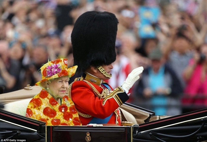 The Queen Wore a ‘Green Screen’ Outfit and the Internet Went to Town