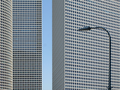 zenec:  Azrieli - 2704 by Uri Gordon. 