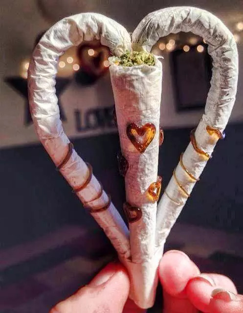 no-drugs-no-life:  Heart joint ♡ 