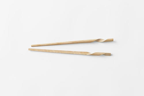 thomasrhull:  Chopsticks Get A Makeover JAPANESE DESIGN FIRM NENDO REDESIGNED CHOPSTICKS TO SOLVE THE UTENSIL’S MAJOR FLAW. IT ONLY TOOK 4,000 YEARS. —via Fast Company Design