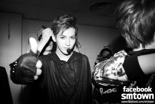 Kris || Backstage
